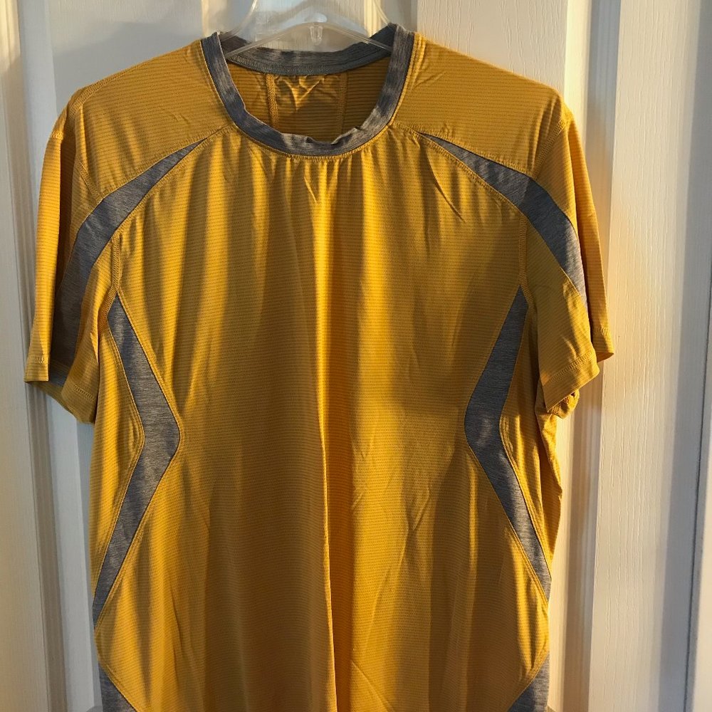 Men's Lululemon SS shirt L